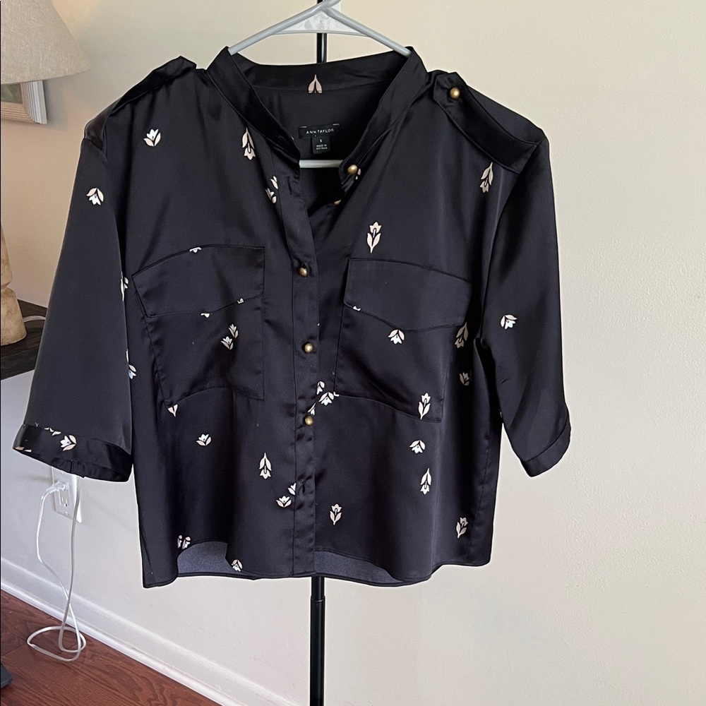 Ann Taylor Black Crop Top with White Pattern